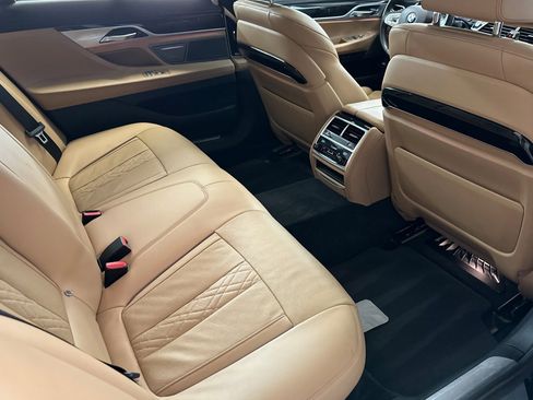 Used 2019 BMW 740i image 30