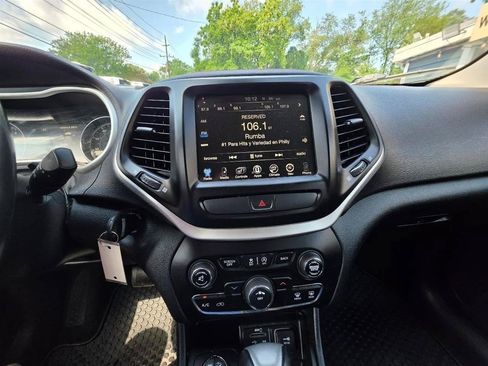 Used 2016 Jeep Cherokee Trailhawk w/ Cold Weather Group AWD/4WD image 20