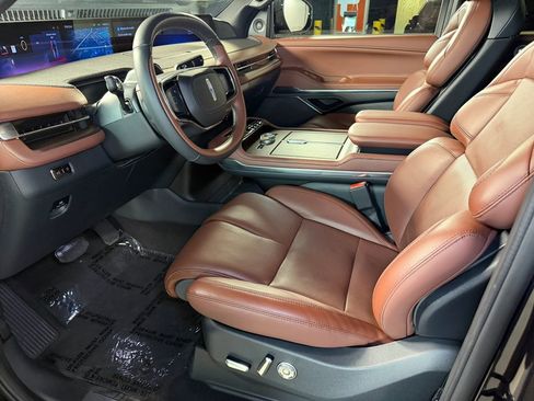 Used 2025 Lincoln Navigator Reserve AWD/4WD image 27
