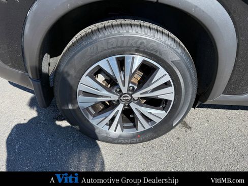 Used 2023 Nissan Rogue SV w/ SV Premium B Package image 14