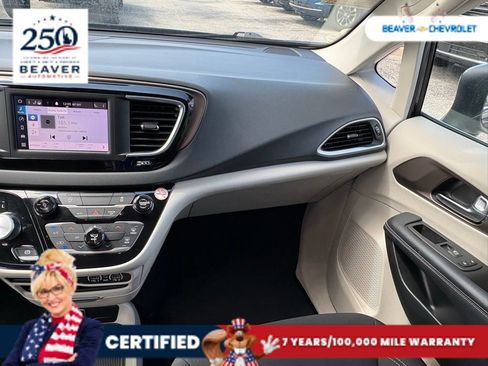 Used 2023 Chrysler Voyager LX FWD image 17