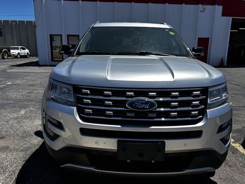 Used 2017 Ford Explorer XLT w/ Equipment Group 201A AWD/4WD image 7