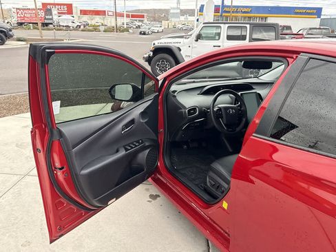 Used 2022 Toyota Prius Prime Limited image 10