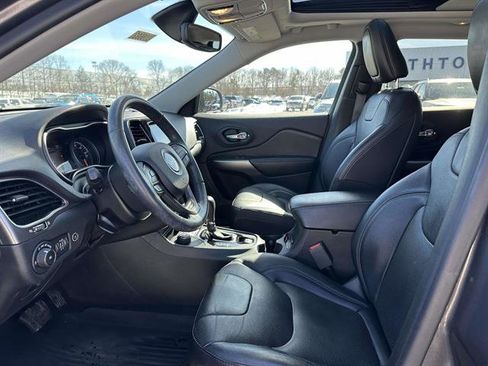 Used 2019 Jeep Cherokee Limited image 13