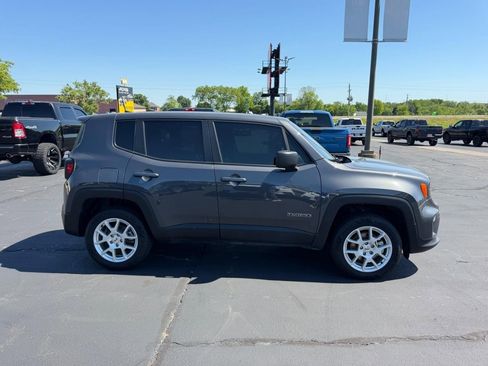 Used 2023 Jeep Renegade Latitude AWD/4WD image 2