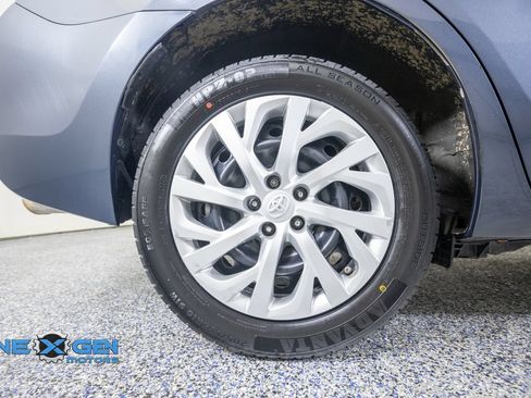 Used 2018 Toyota Corolla LE FWD image 43