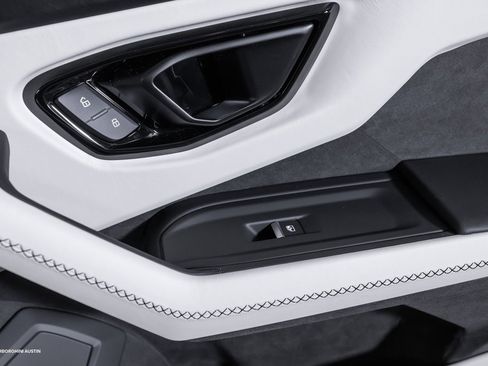 New 2025 Lamborghini Urus SE image 44