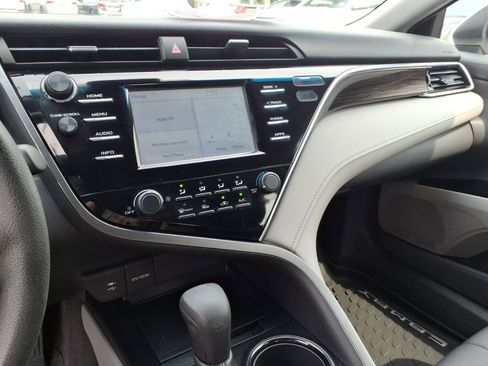 Used 2018 Toyota Camry LE w/ Convenience Package FWD image 25