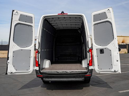 Used 2025 Mercedes-Benz Sprinter 2500 image 7