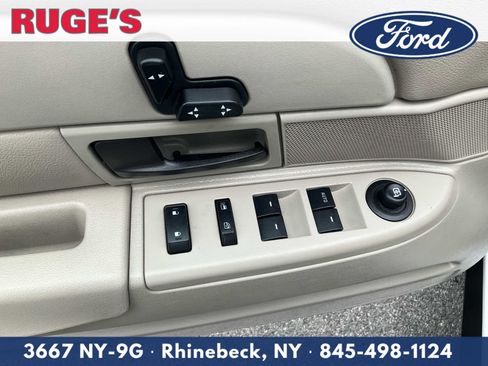 Used 2011 Ford Crown Victoria LX w/ Comfort Appearance Pkg RWD image 16