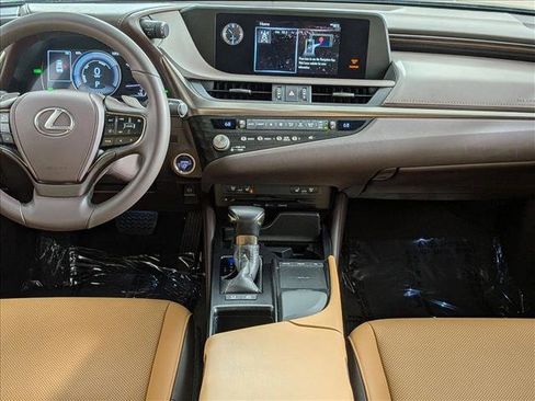 Used 2021 Lexus ES 300h w/ Premium Package image 19