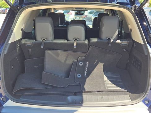 Used 2025 Nissan Pathfinder SL AWD/4WD image 16