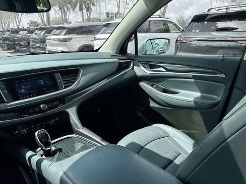 Used 2020 Buick Enclave Essence image 23