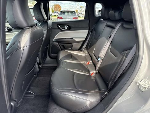 Used 2024 Jeep Compass Limited image 27