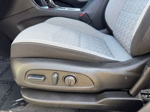 Used 2022 Chevrolet Equinox LS w/ LS Convenience Package AWD/4WD image 15