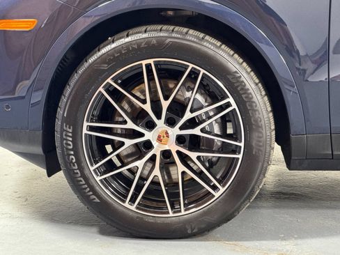 Certified 2026 Porsche Cayenne AWD/4WD image 34