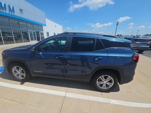 Used 2024 GMC Terrain SLE w/ Driver Convenience Package FWD image 1