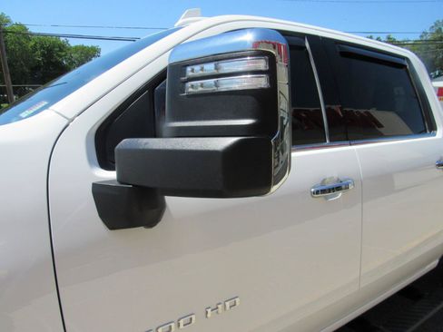 Used 2025 Chevrolet Silverado 2500 LTZ w/ LTZ Premium Package AWD/4WD image 17