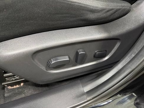 Used 2018 Nissan Rogue SV w/ Sun & Sound Touring Package AWD/4WD image 25