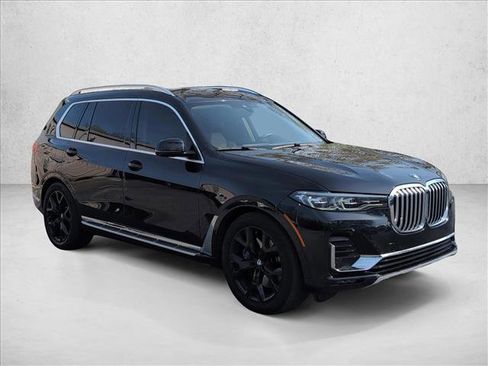 Used 2022 BMW X7 xDrive40i w/ Executive Package image 3