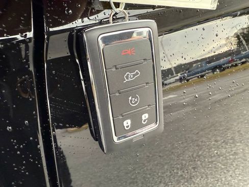 New 2025 Jeep Grand Cherokee Altitude image 29