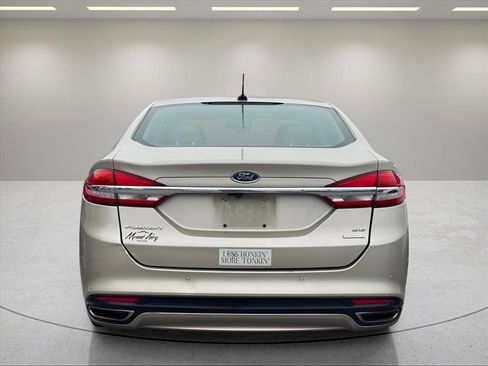 Used 2017 Ford Fusion SE w/ Fusion SE Technology Package FWD image 3