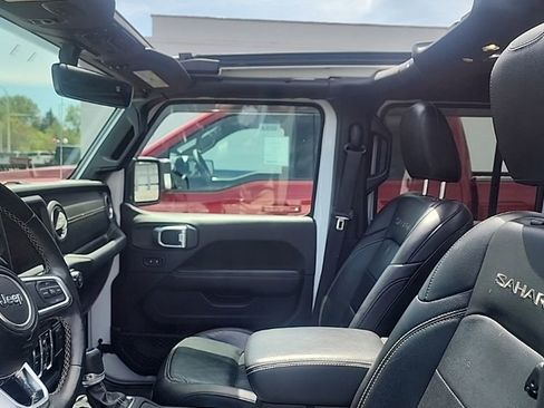 Used 2019 Jeep Wrangler Unlimited Sahara AWD/4WD image 13