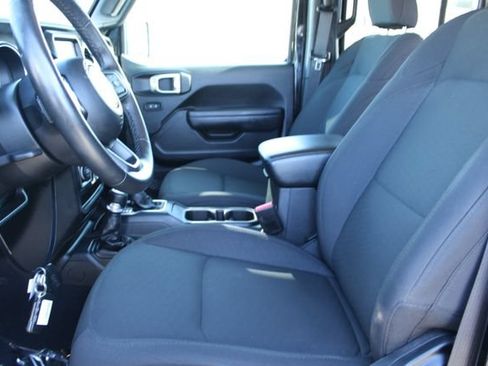 Used 2023 Jeep Gladiator Sport AWD/4WD image 44