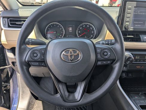 Used 2022 Toyota RAV4 XLE w/ Convenience Package image 28