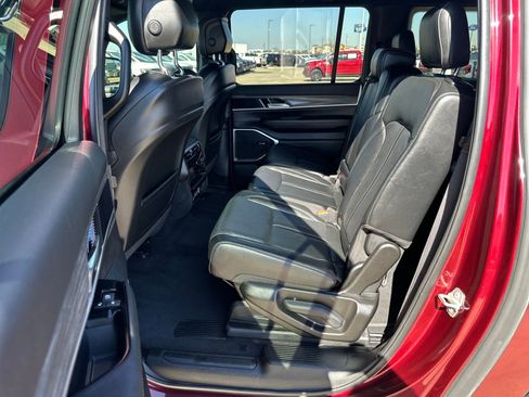 Used 2023 Jeep Wagoneer L Series III w/ Preferred Equipment Group image 28