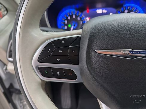 Used 2020 Chrysler Pacifica Limited image 65