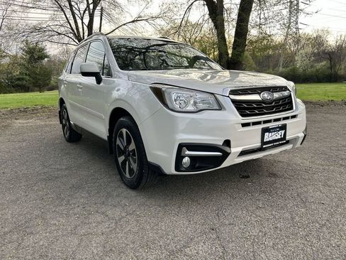 Used 2017 Subaru Forester 2.5i Limited AWD/4WD image 2