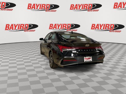 Used 2024 Hyundai Elantra Limited FWD image 7