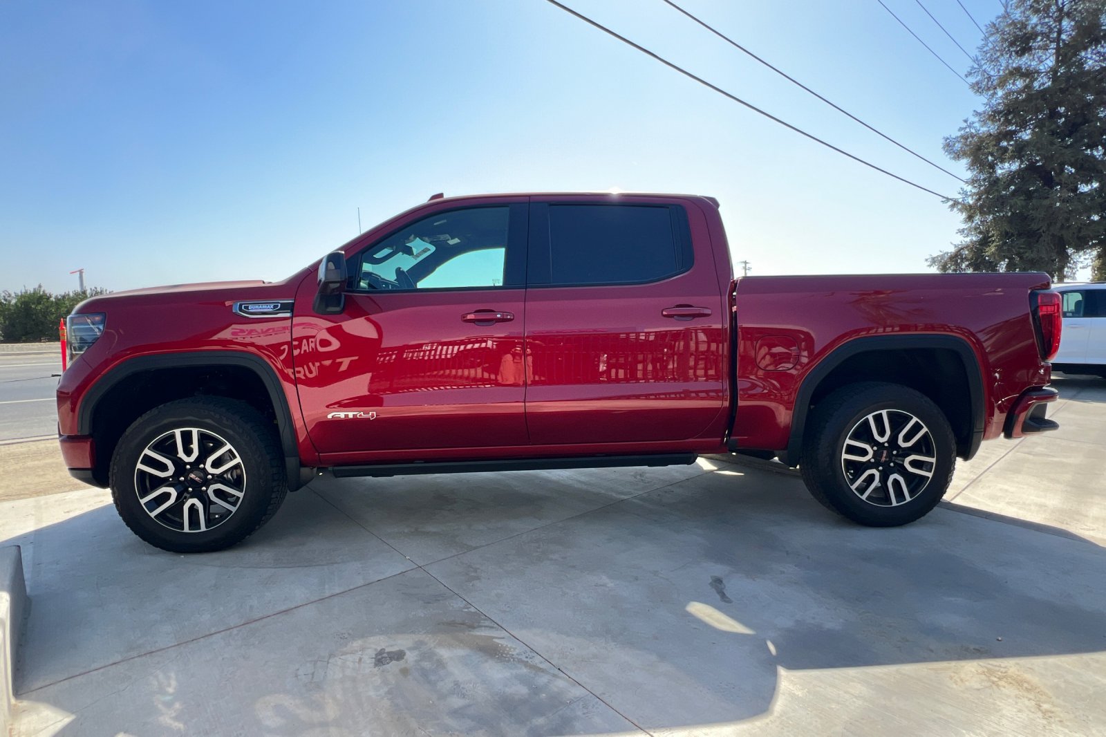 Used 2025 GMC Sierra 1500 AT4 AWD/4WD image 8