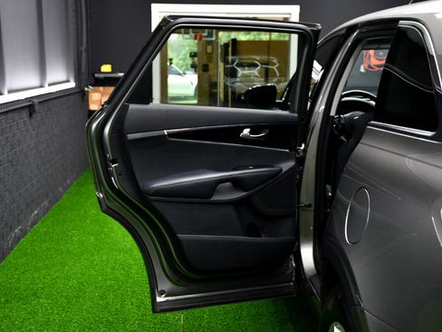 Used 2019 Kia Sorento LX image 29