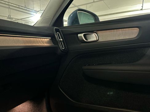 Used 2025 Volvo XC40 B5 Core image 19
