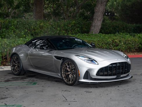 Used 2025 Aston Martin DB12 Convertible image 2