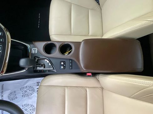 Used 2016 Toyota Avalon Touring image 22