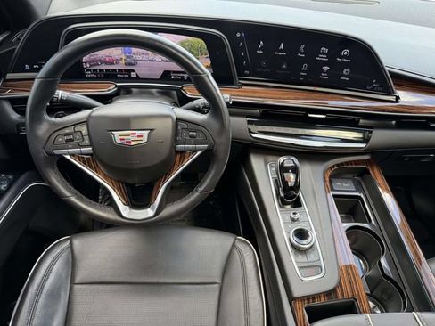 Used 2021 Cadillac Escalade Premium Luxury AWD/4WD image 12