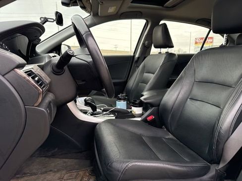 Used 2017 Honda Accord Touring image 8