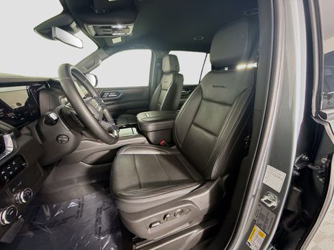 Used 2025 GMC Yukon Denali RWD image 22
