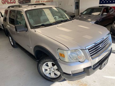 Used 2007 Ford Explorer XLT image 5