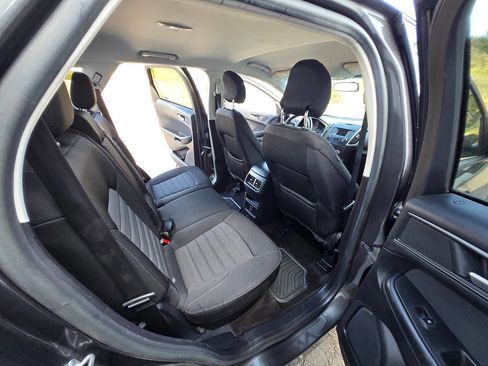 Used 2016 Ford Edge SE image 30