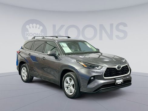 Used 2022 Toyota Highlander LE image 10