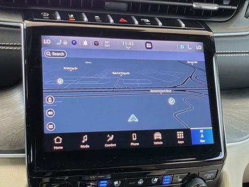 Used 2025 Jeep Grand Cherokee Limited w/ Luxury Tech Group II image 17