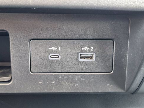Used 2022 Nissan Titan SV RWD image 23