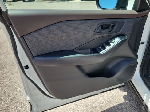 Used 2023 Nissan Rogue S FWD image 16