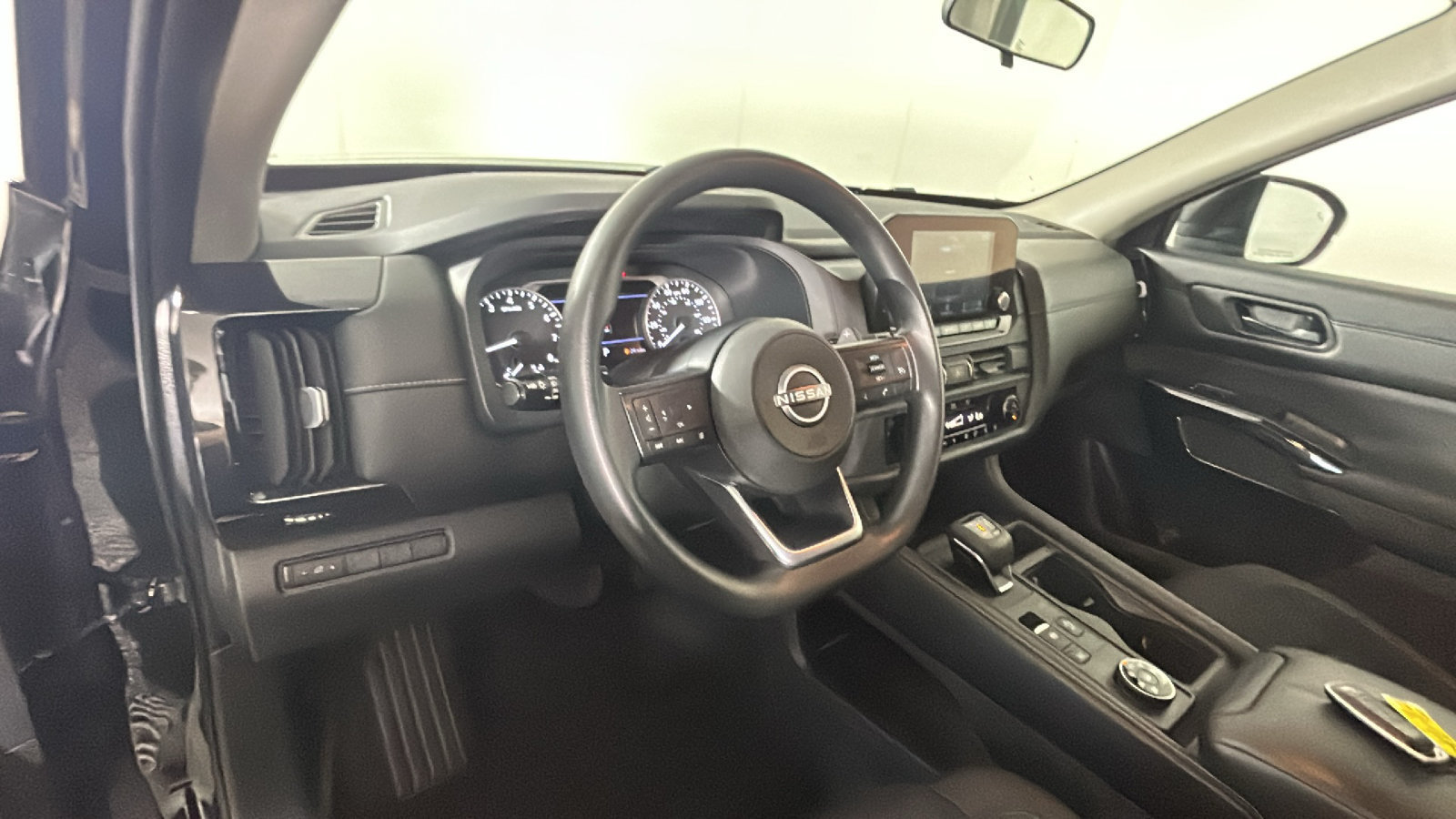 Used 2024 Nissan Pathfinder S AWD/4WD image 17