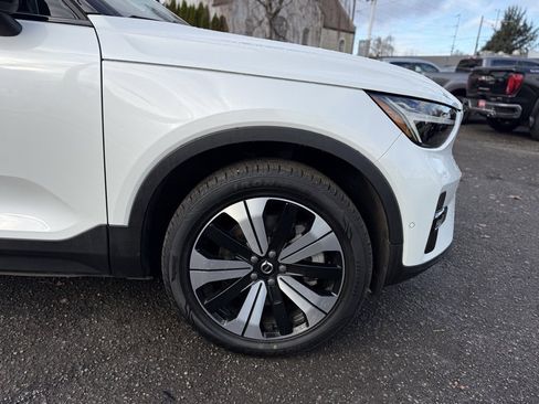 Used 2023 Volvo XC40 Recharge Plus image 12