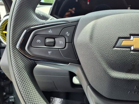 Used 2025 Chevrolet Trax LT FWD image 15